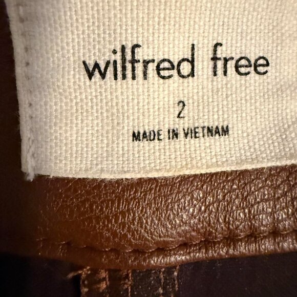 Aritzia X Wilfred vegan leather pants , excellent condition . Size 2 Stock photo - Picture 4 of 5